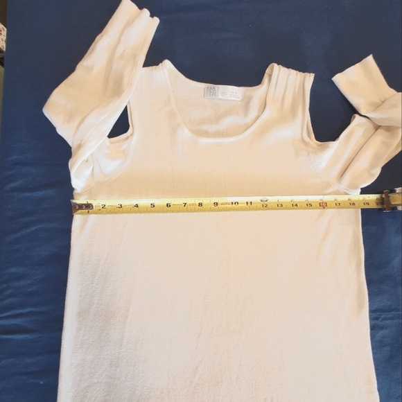 Time and Tru Cold Shoulder Women's White Summer Sweater 3/4 Sleeves Size L EUC - Picture 3 of 6